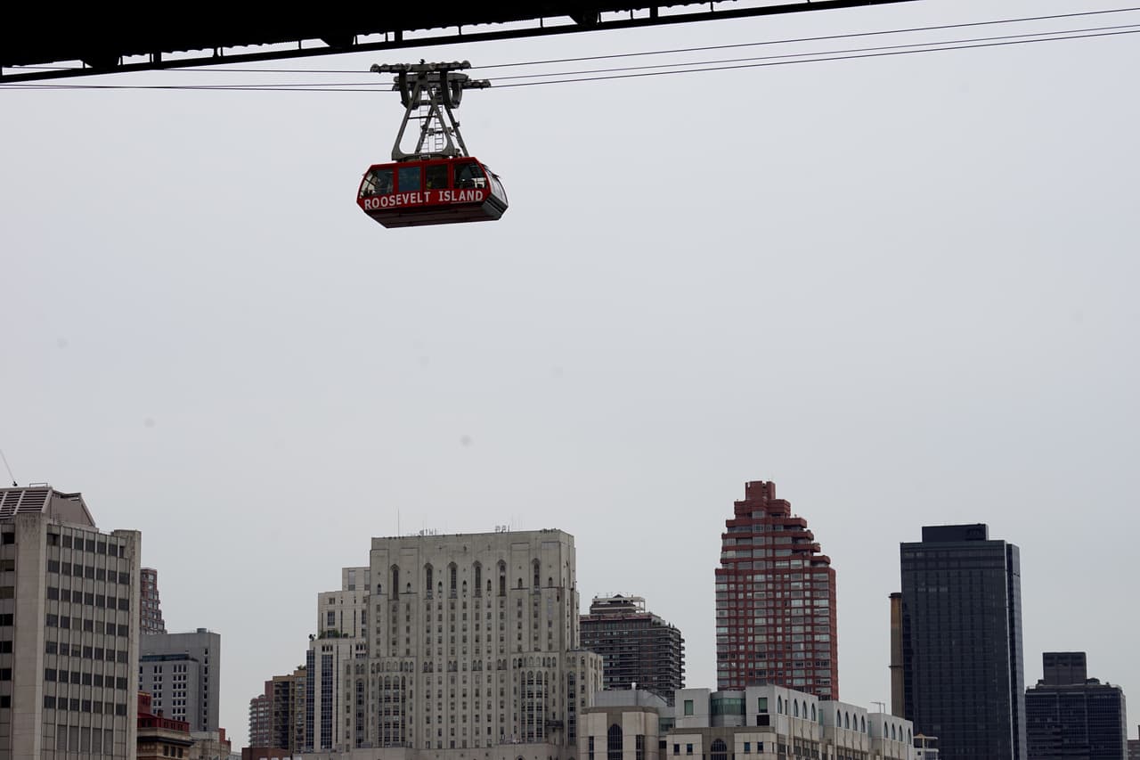 De domingo a jueves de 6:00am a 2:00am; viernes y sábado hasta las 3:30am.