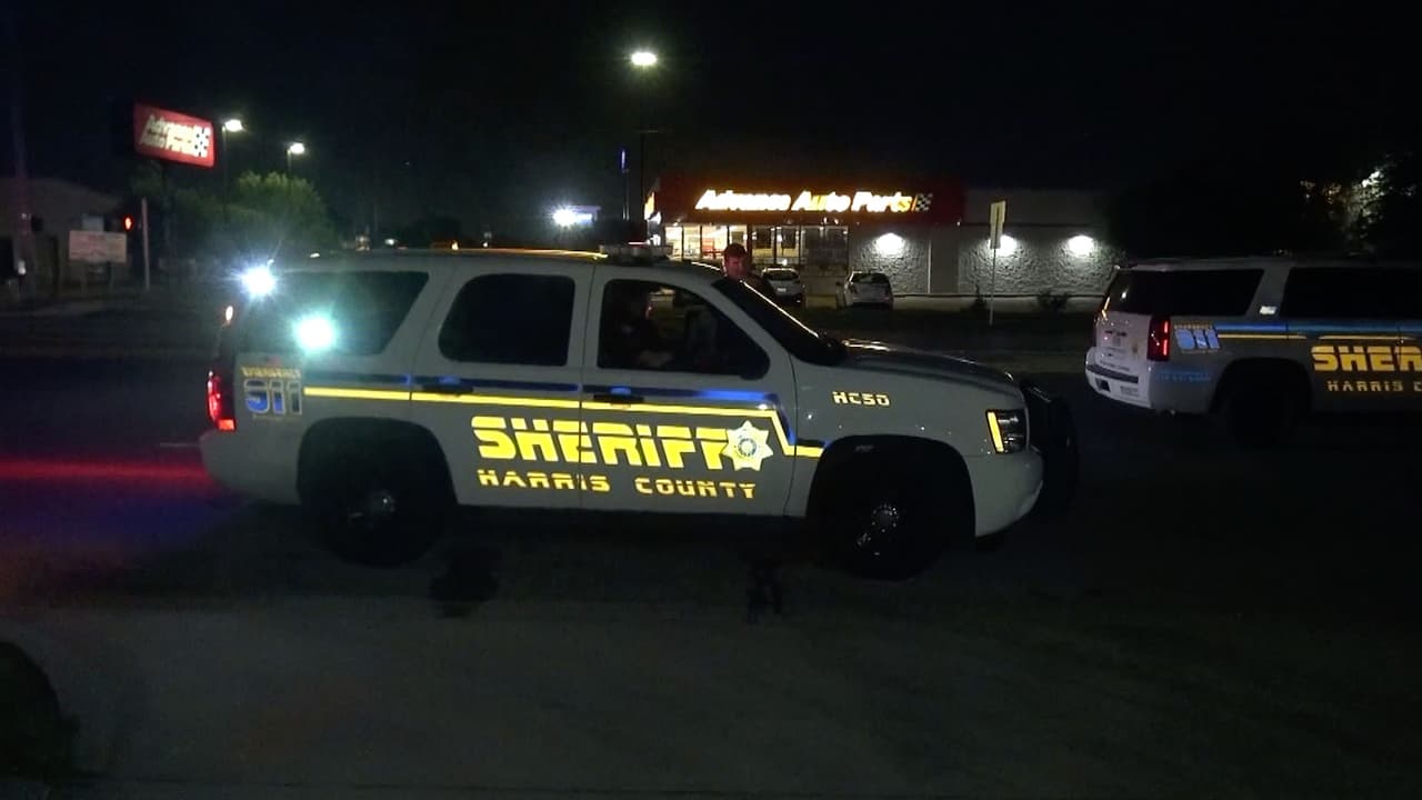  Dos conductores atropellan a un hispano en Houston: está en el hospital en condición crítica