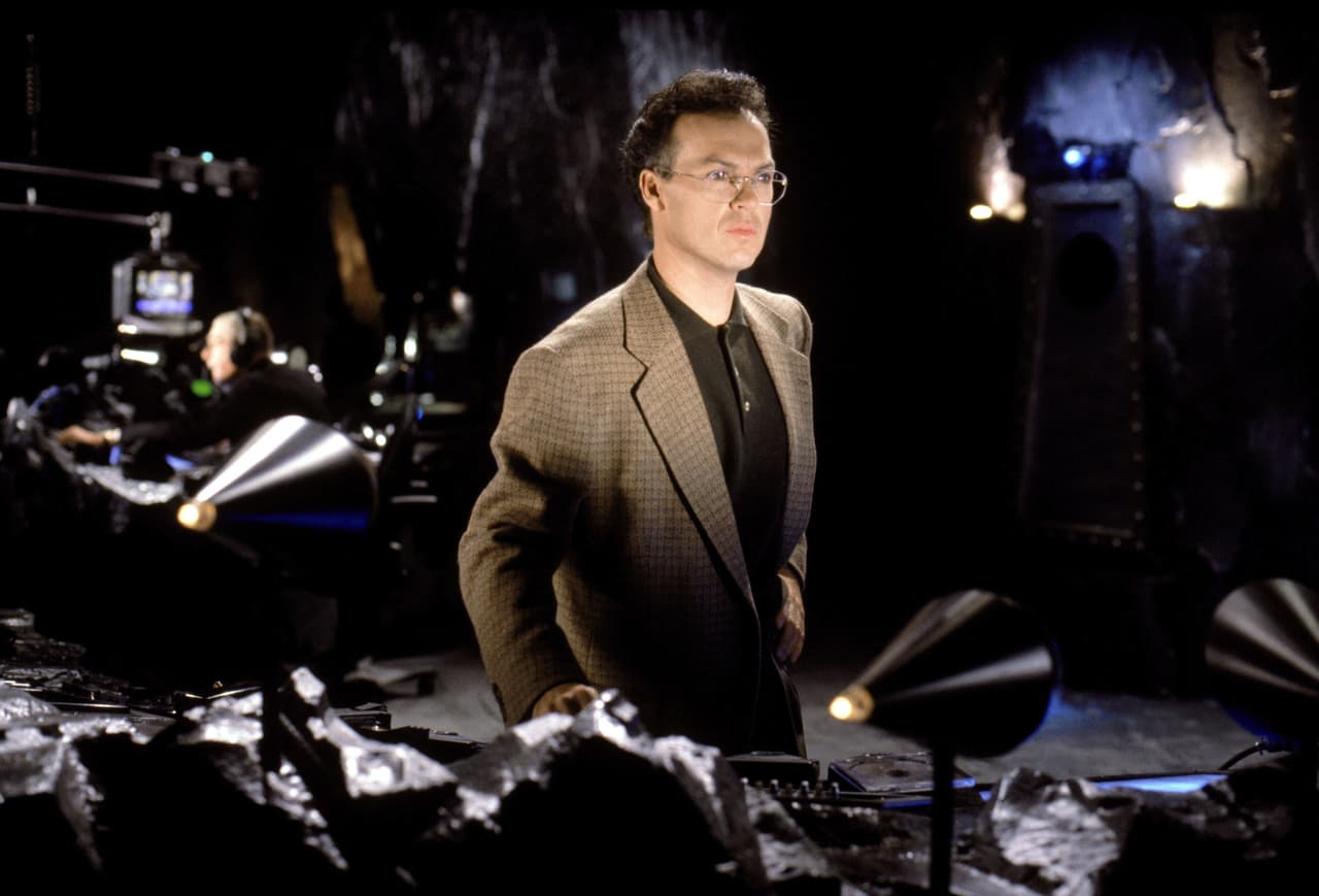 <b>Michael Keaton </b>
<br>Este actor interpretó a Bruce Wayne a sus 38 años y recibió muchas criticas por venir de un pasado en la comedia, pero sus actuaciones y la visión de Tim Burton en ‘Batman’ (1989) y ‘Batman Returns’ (1992), lo han hecho uno de los favoritos de los fans en la historia detrás del murciélago.