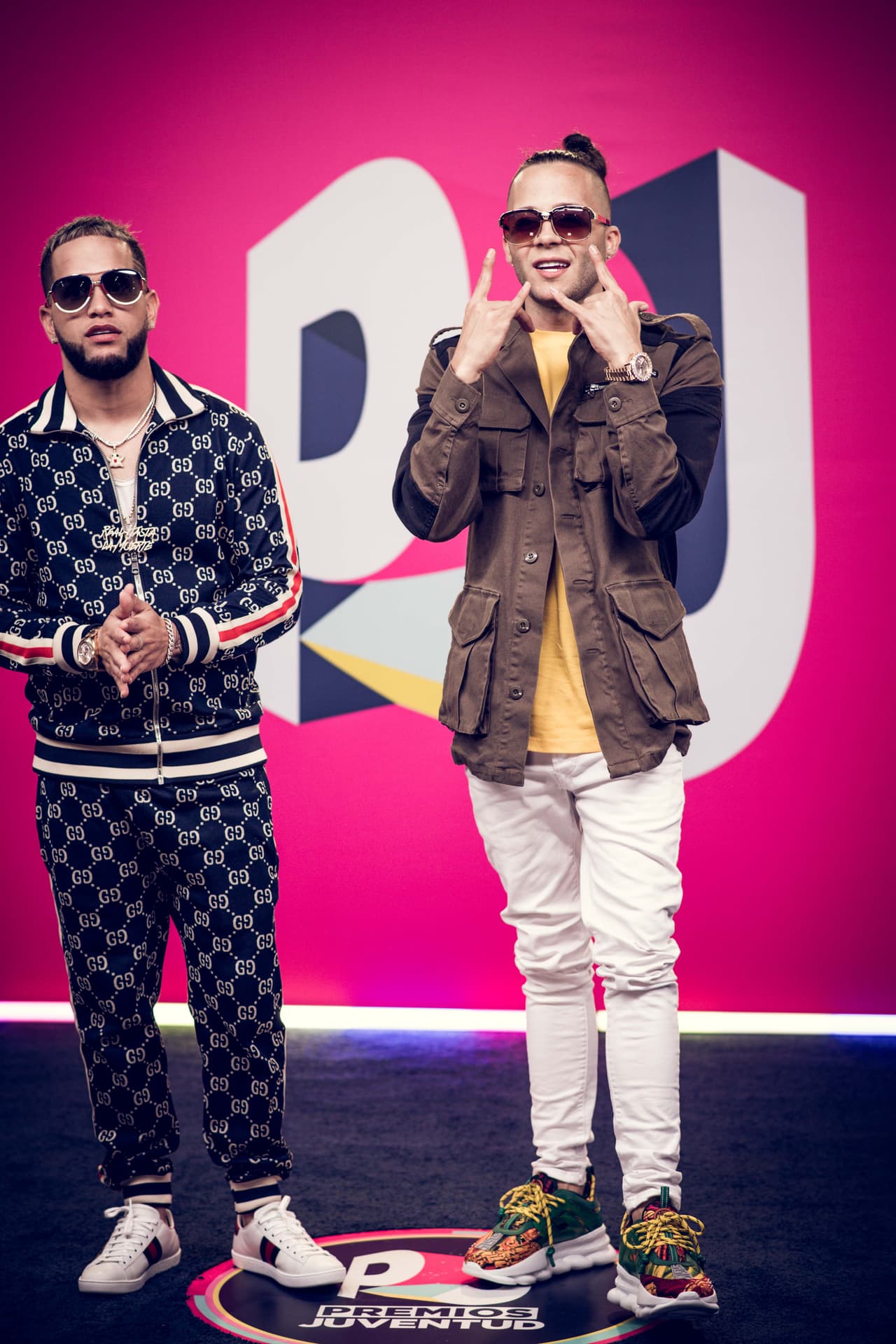 Casper y Nio García llegaron preparados para ponerle ritmo a la noche. Su look urbano no podía faltar para prender el escenario.