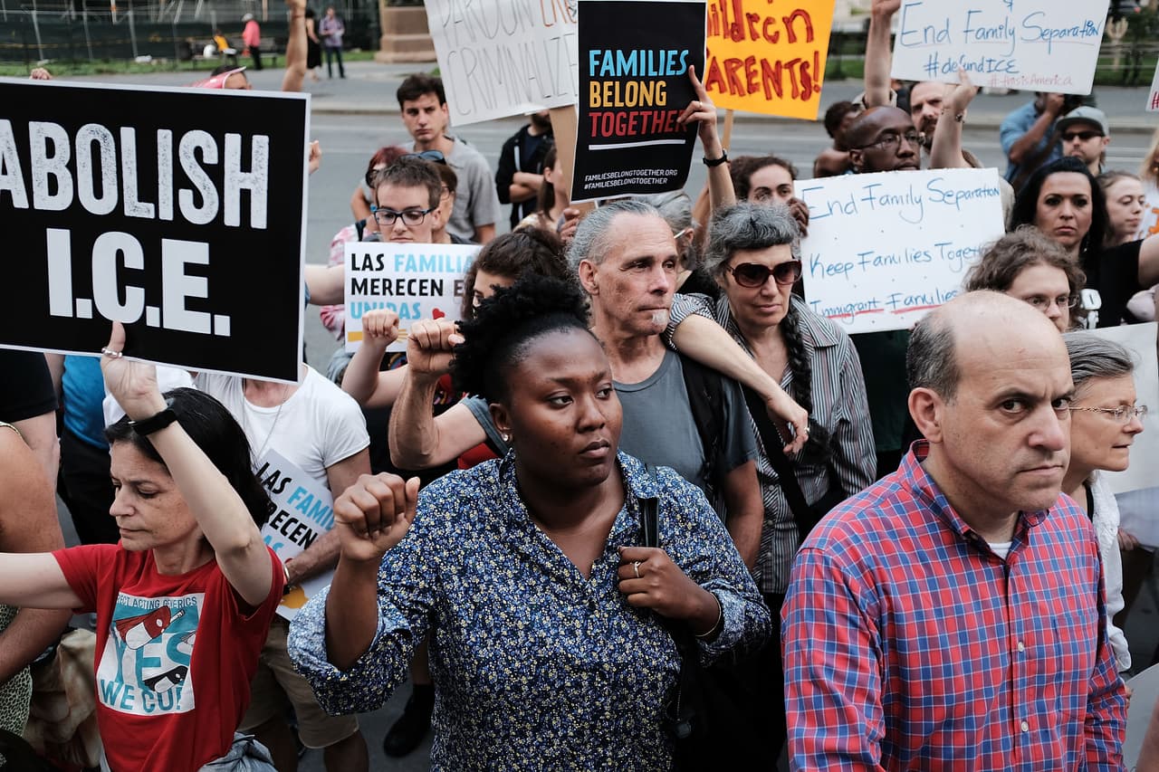 Tienes derecho a permanecer callado. No proporcione su información personal ni proporcione huellas dactilares. No proporcione su tarjeta de identificación o sus documentos.
<br>