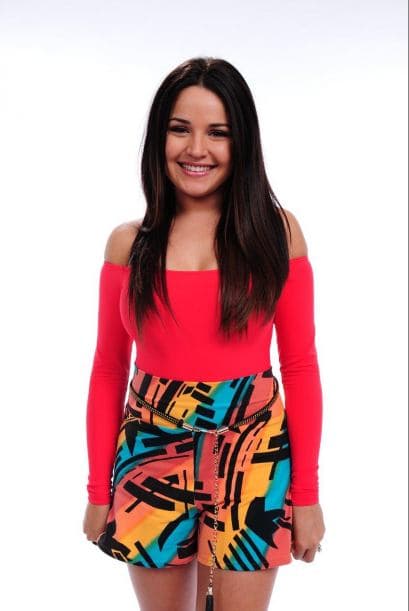 Estamos seguros que ningún caballero se negará a responder las preguntas de nuestra sensual reportera.