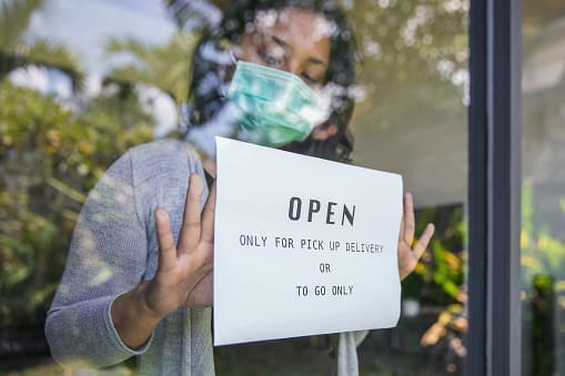 Bajo esta guía, ciertos 
<a href="https://www.univision.com/local/austin-kakw/ciertos-tejanos-podran-recibir-beneficios-del-desempleo-si-no-quieren-regresar-al-trabajo-por-el-coronavirus">tejanos pueden continuar recibiendo beneficios de desempleo a lo largo de la respuesta covid-19 si eligen no regresar al trabajo por ciertas razones según lo especificado por TWC. </a>