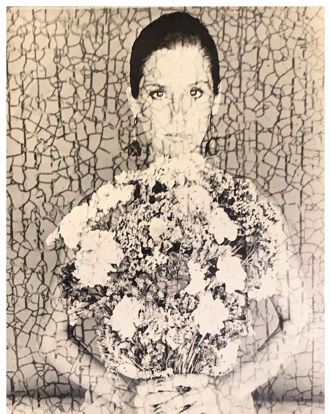 Tras vivir su adolescencia en Estados Unidos, Jones regresó a México para estudiar actuación en el Centro de Capacitación de Actores (ahora Centro de Educación Artística) de Televisa. 
<br>