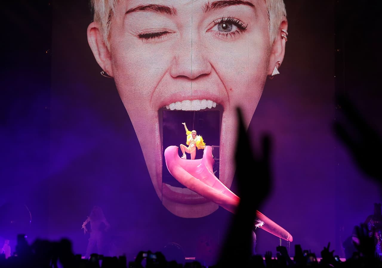 Cosa que dudamos que le interesa, ya que ella misma es pura fiesta.