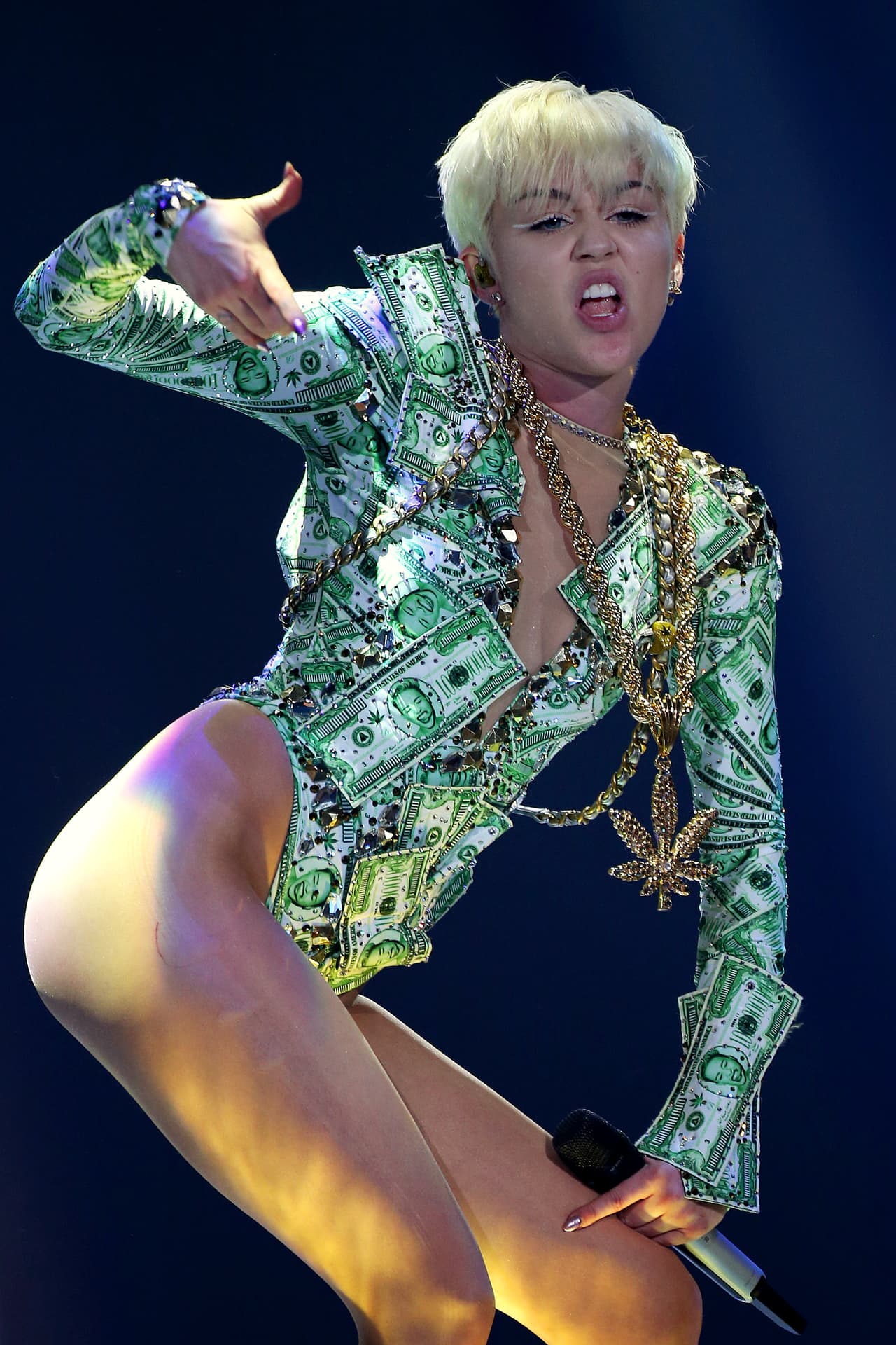 Sus conciertos están cargados de elementos que evocan a la sexualidad.