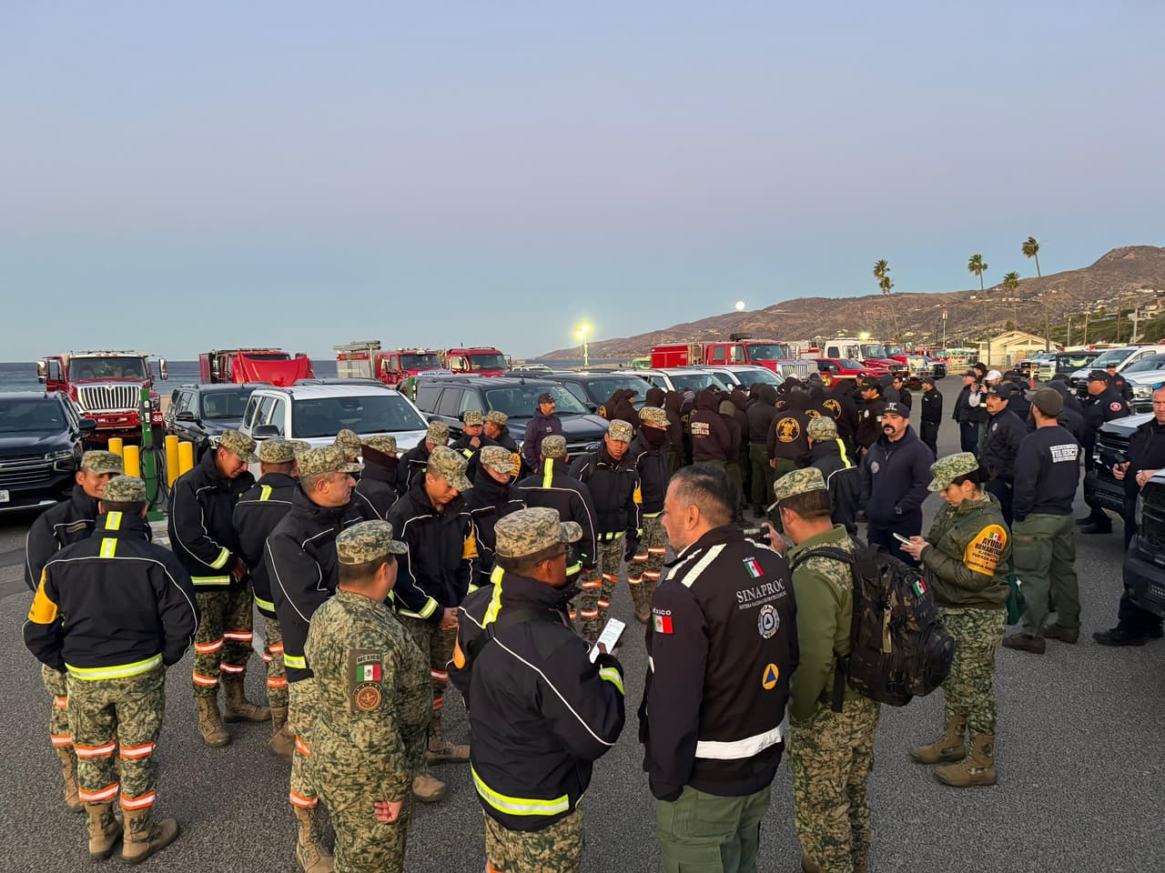 <b>Zona de operación</b>
<br>Los especialistas trabajan en Palisades, una de las áreas más afectadas por los incendios en el
<a href="https://www.univision.com/local/los-angeles-kmex/arrestos-por-originar-incendios-en-los-angeles-hispano-entre-los-detenidos">sur de California.</a>