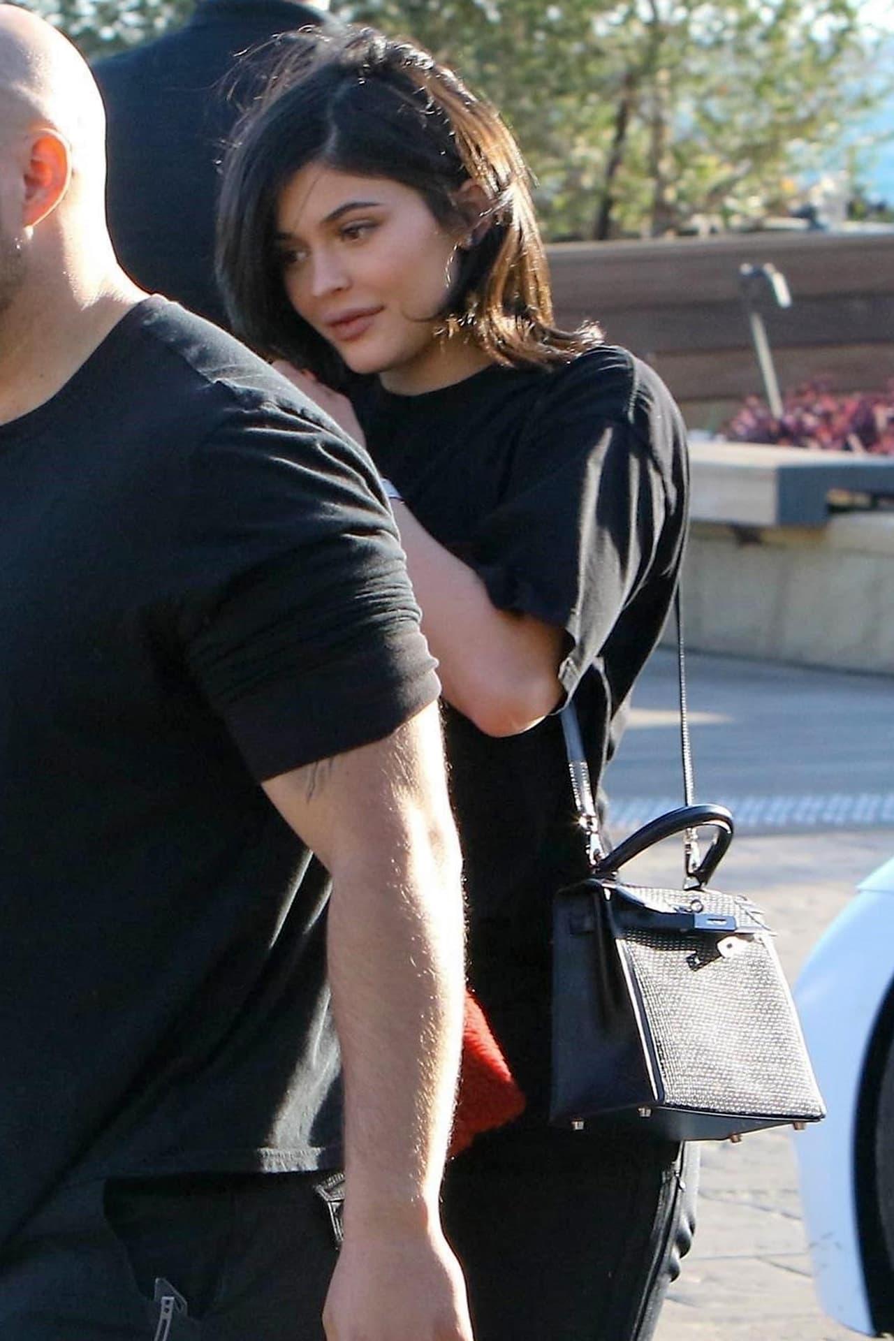 Durante varios meses estuvo lejos de las cámaras y las redes sociales, pero esto no impidió que su fortuna creciera.