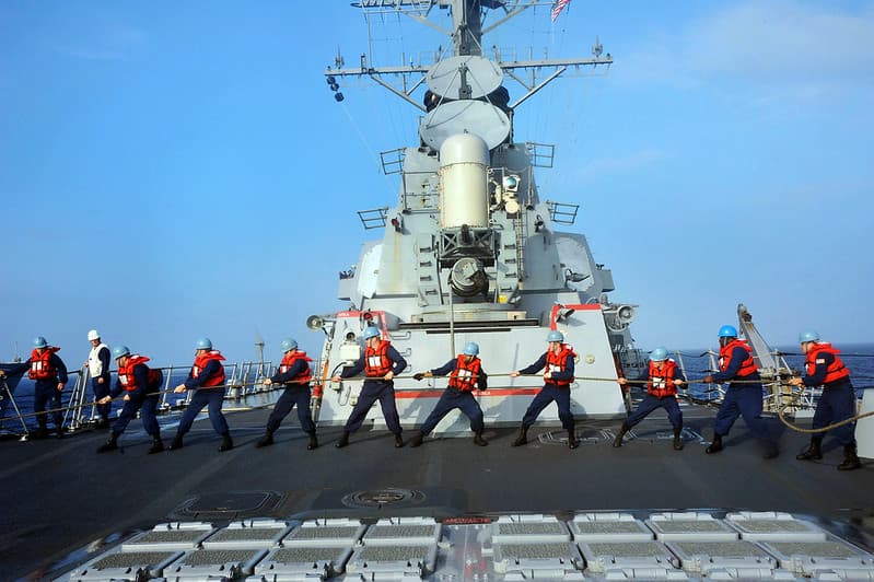 La mayor parte de los más de 3,000 marineros a bordo del USS Nimitz embarcaron en el buque de guerra el 1 de abril de 2020. Aproximadamente la mitad de ellos estaba zarpando en su primera misión militar.