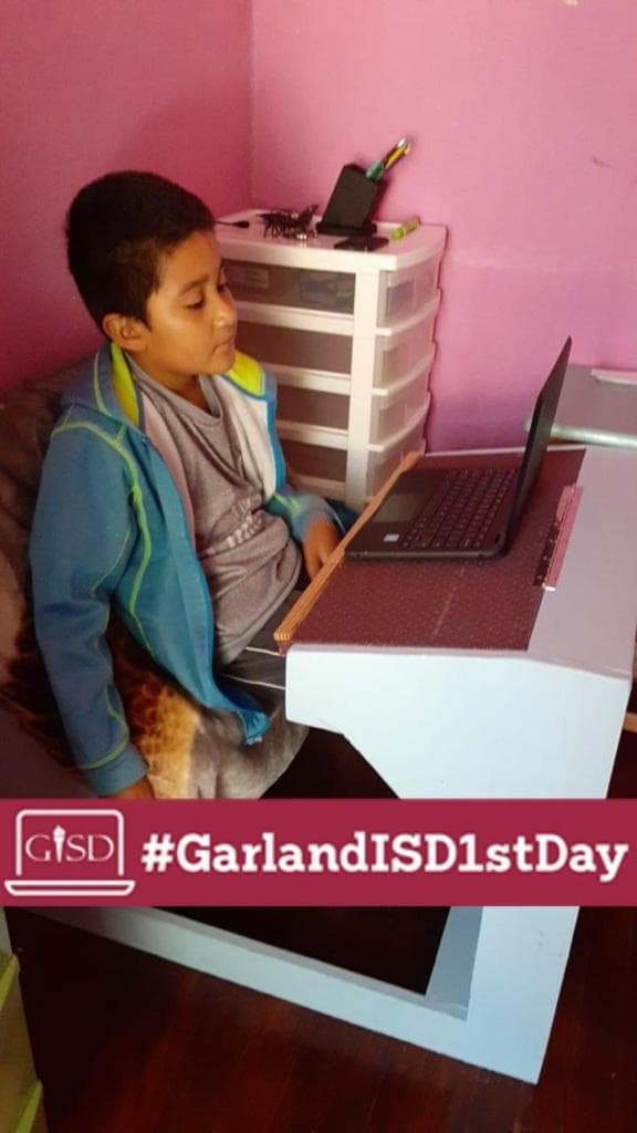 El distrito además informó que repartió más de 10,300 hotspots y 36,750 computadoras para los estudiantes.
<br>