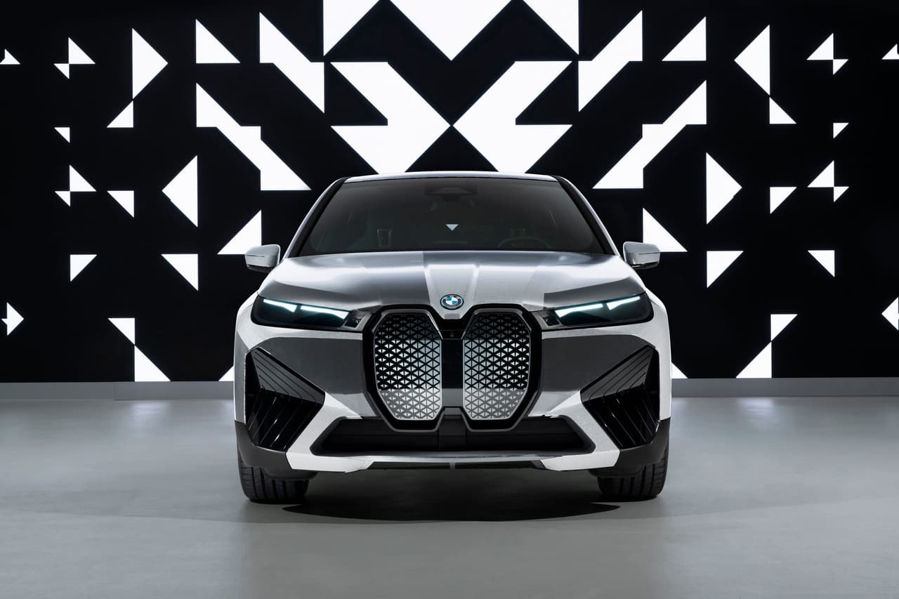 BMW iX Flow Concept