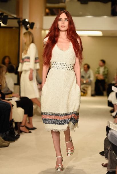 Un accesorio quue hará de tus vestidos un encanto son los cinturones, pero los que estarán presentes esta temporada, son aquellos parecidos una cinturilla.