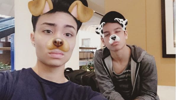 Anthony Cruz y Christian González se divierten en sus ratos lobres posando para la cámara.