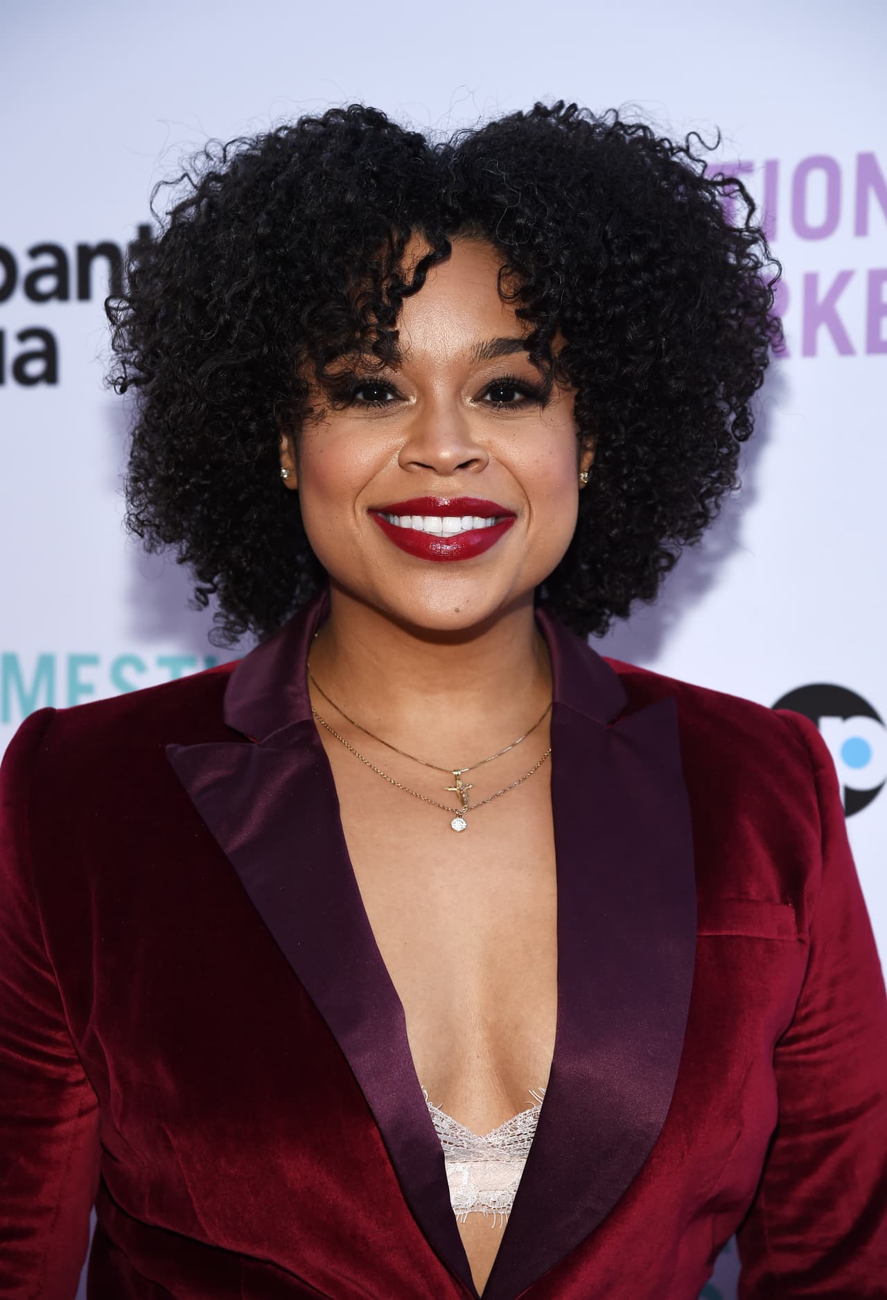 Julissa Calderón se une también al elenco de conductores de la gran ceremonia de Premios Juventud 2020.