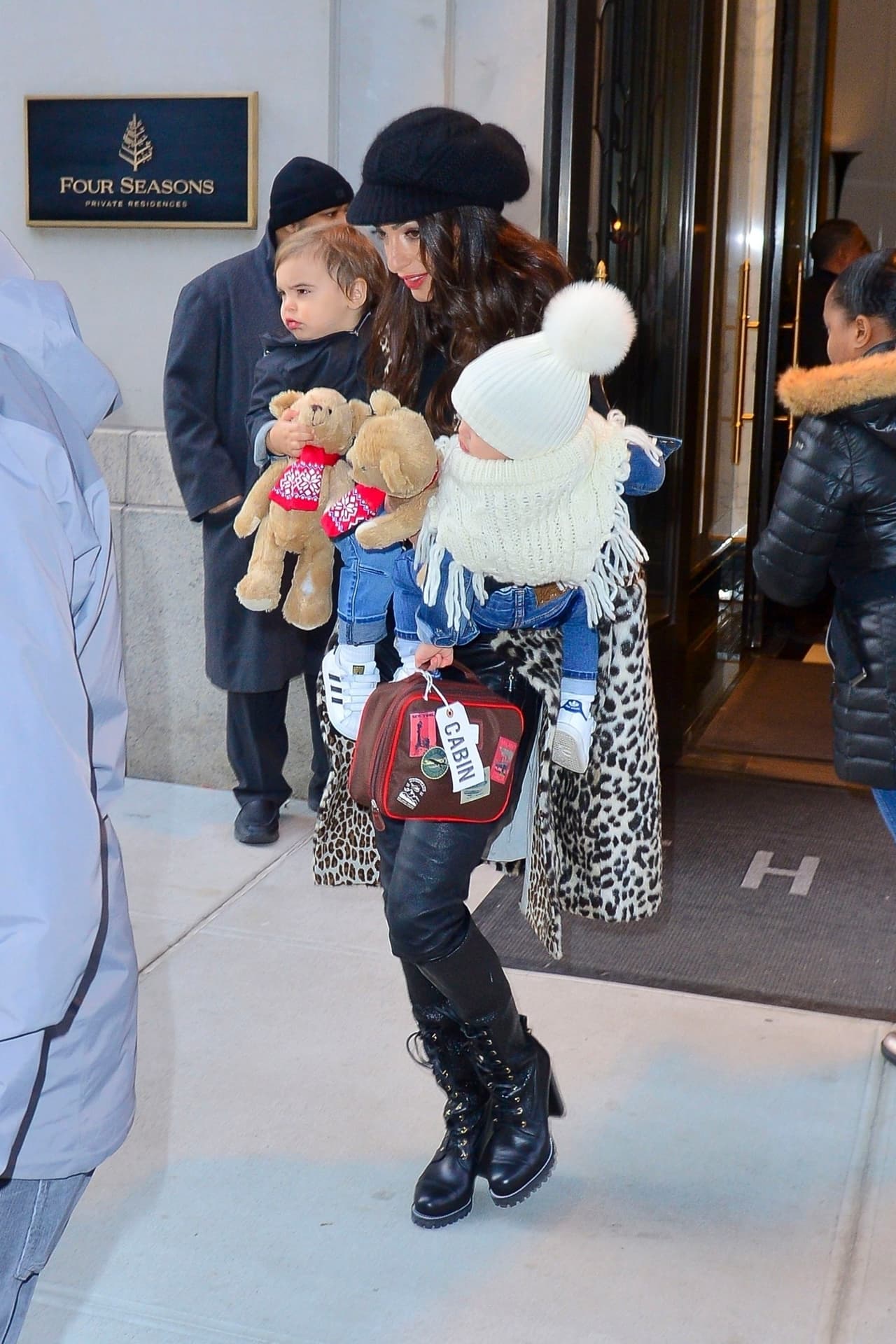 El corto trayecto quedó inmortalizado en estas imágenes de paparazzi.