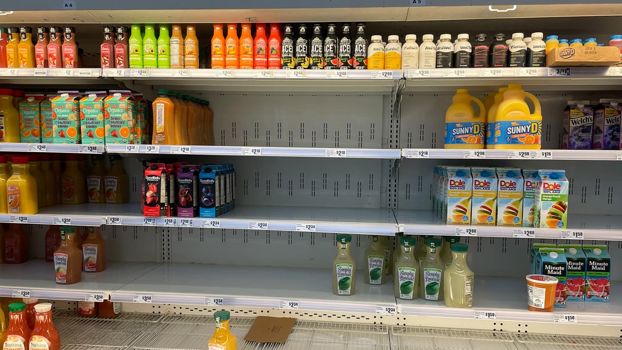 El área de jugos se está acabando por la gran demanda en estos días de tormenta invernal.