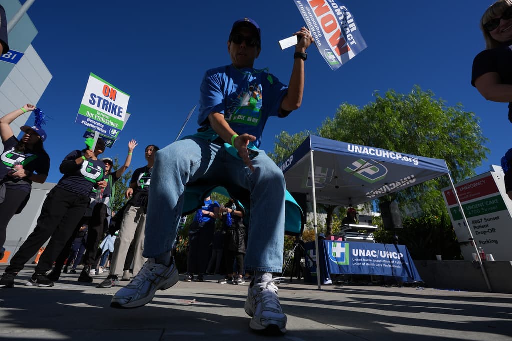 El sindicato United Nurses Associations of California/Union of Health Care Professionals (UNAC/UHCP) califica esta huelga como la más grande en sus 50 años de historia. Los trabajadores en paro incluyen enfermeras registradas, farmacéuticos, parteras y terapeutas de rehabilitación.