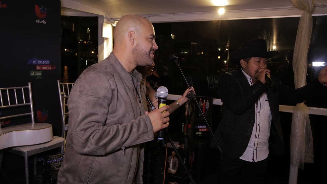 Raúl 'El Pelón', Carla Medrano y El Feo premiaron a sus oyentes con una noche inolvidable al lado de Calibre 50 en un bote privado.