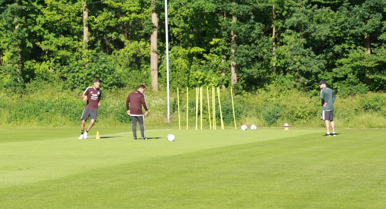 El acondicionamiento de Reyes luego de varios meses sin jugar lo ponen en una desventaja frente a l resto del grupo.
