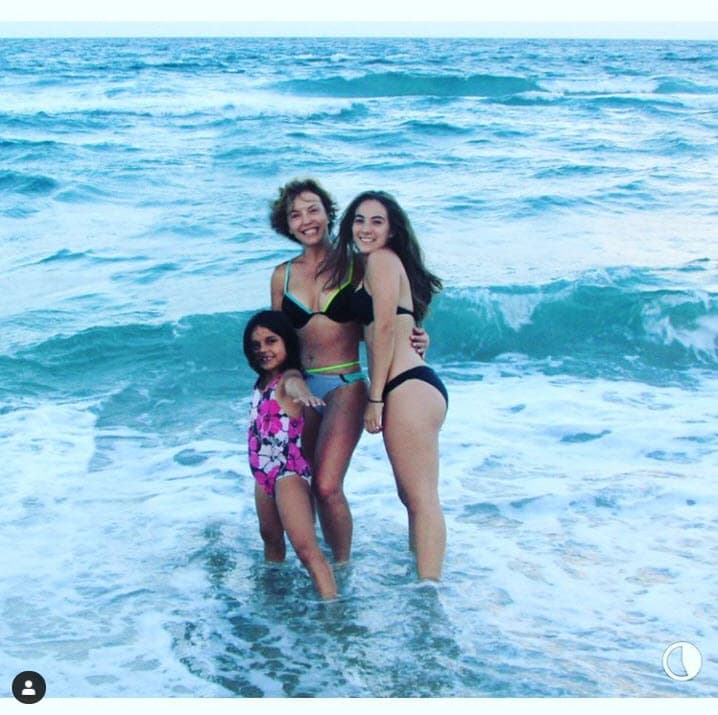 En 2017, Laura Flores compartió su enorme tristeza cuando 
<b>María se mudó de casa para estudiar la universidad</b>, la jovencita dejó Miami para vivir en Austin, Texas.
<br>