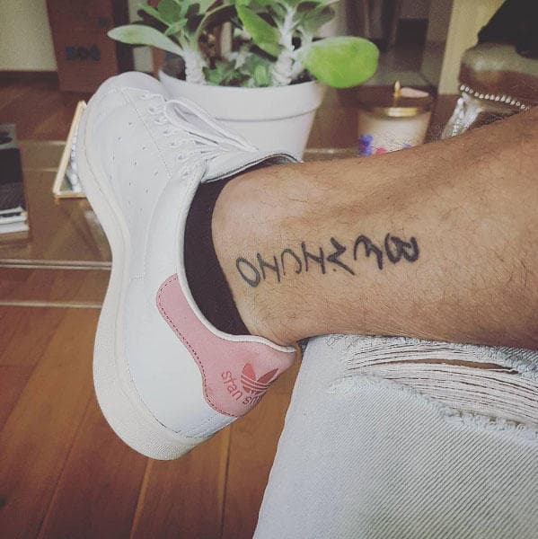 Tiene un tatuaje con el nombre de su pequeño Benicio en el tobillo del pie derecho. Se le ha relacionado con hermosas mujeres famosas como Aracely Arámbula, Grettell Valdéz y su actual pareja Paulina Goto.