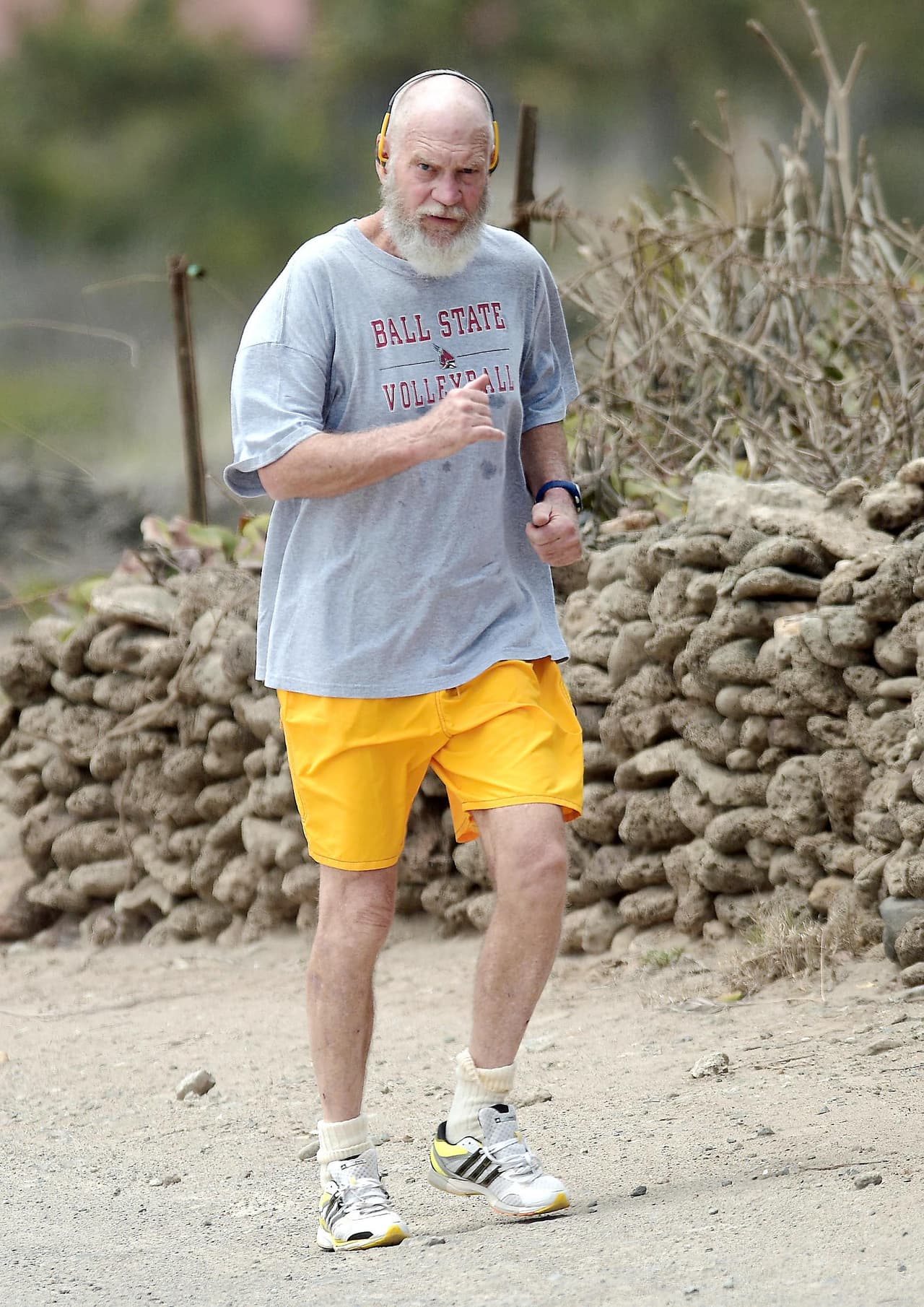 Y al menos mantiene su usual estilo de vida saludable, ya que lo vimos corriendo.