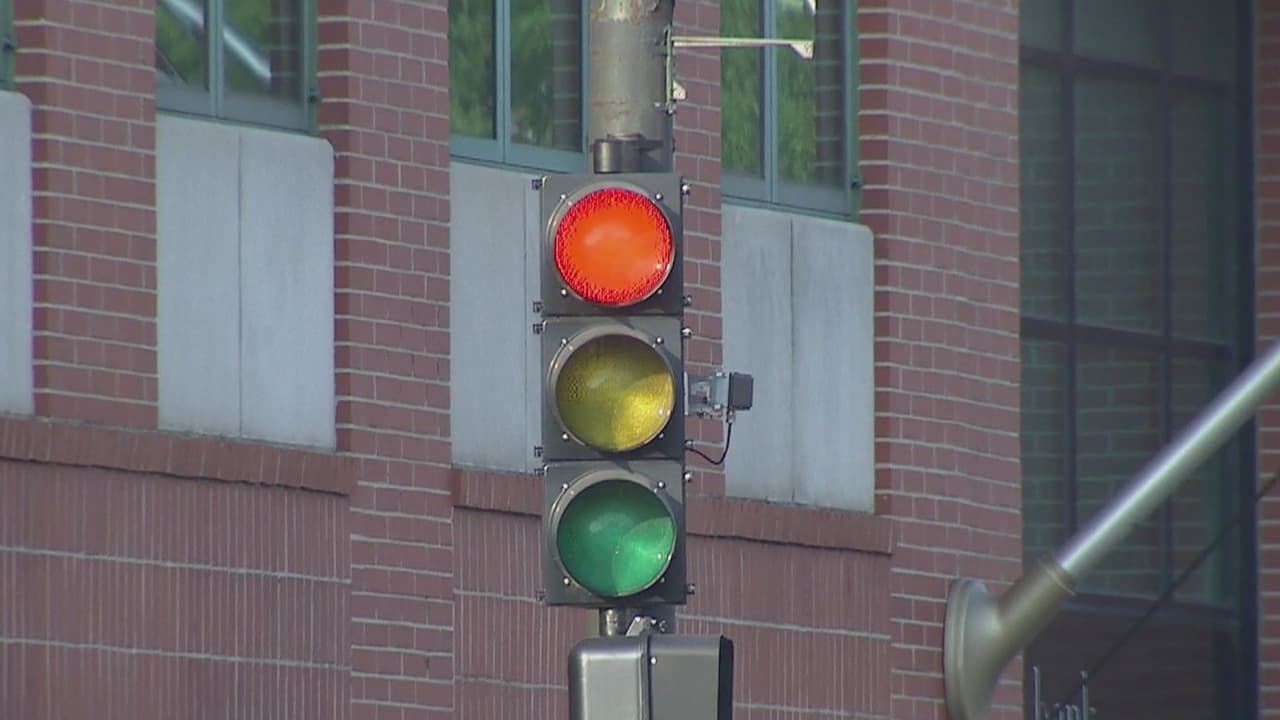 Contralora de Illinois anuncia que dejará de cobrar fotomultas tras llamar al sistema poco ético e injusto