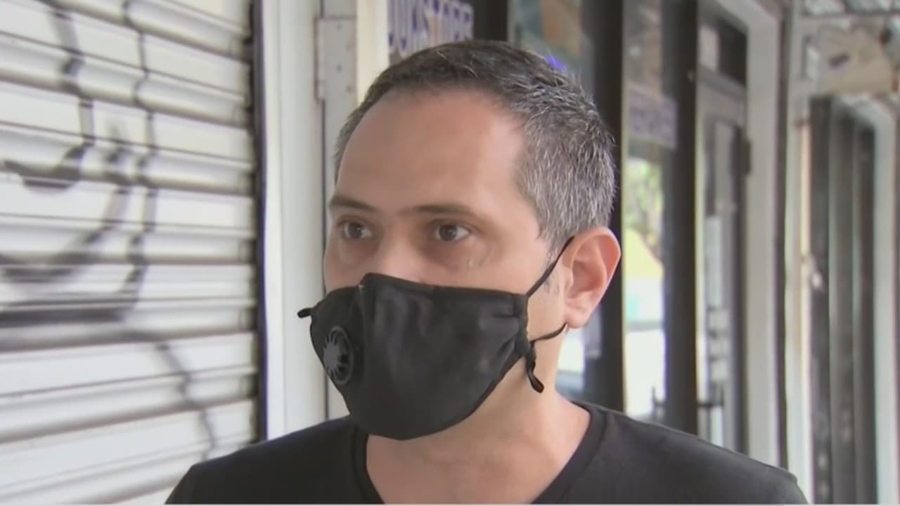 Logra su sueño de tener la residencia permanente pero no le dan el seguro social por el coronavirus