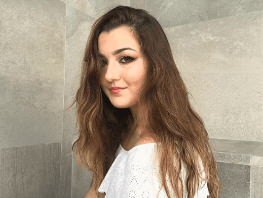 En entrevista para
<b><a href="https://www.youtube.com/watch?v=dwhQ8faPXAQ" target="_blank"> Univision Entretenimiento</a></b>, Alicia habló así de las decisiones que ha tenido su hija Melenie: "Desde niña dijo yo voy a estudiar no sé qué y ahí está, yo voy a estar en tal escuela y ahí está. Todo lo que ella dice, lo hace".