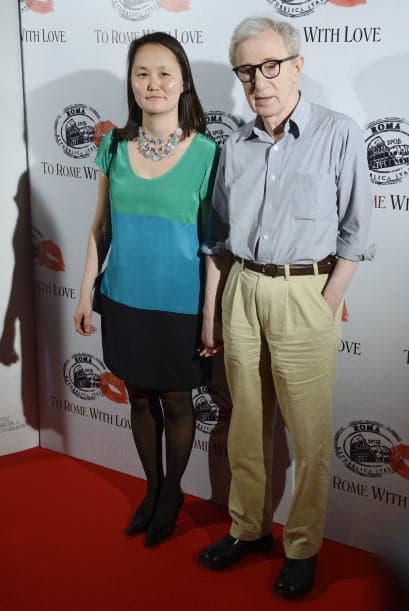 El director de cine engañó a su esposa, Mia Farrow con Soon-Yi Previn, y con quien hasta ahora sigue teniendo una relación. Ellos se llevan 35 años de diferencia. Si por algo era su hija.