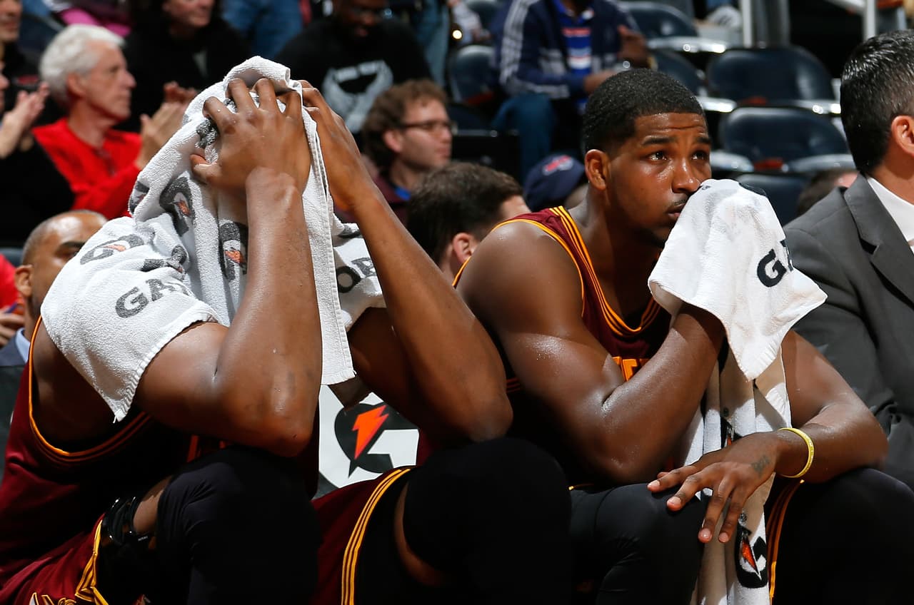 Thompson resurgió después de haberse convertido en un fantasma en la banca del equipo, sin jugar tres partidos anteriores y con solo 23 minutos en la cancha, combinando los otros tres juegos, según
<b><a href="https://www.sbnation.com/nba/2018/4/30/17299922/tristan-thompson-highlights-performance-game-7-cavs-pacers-nba-playoffs-2017">SB Nation</a></b>.