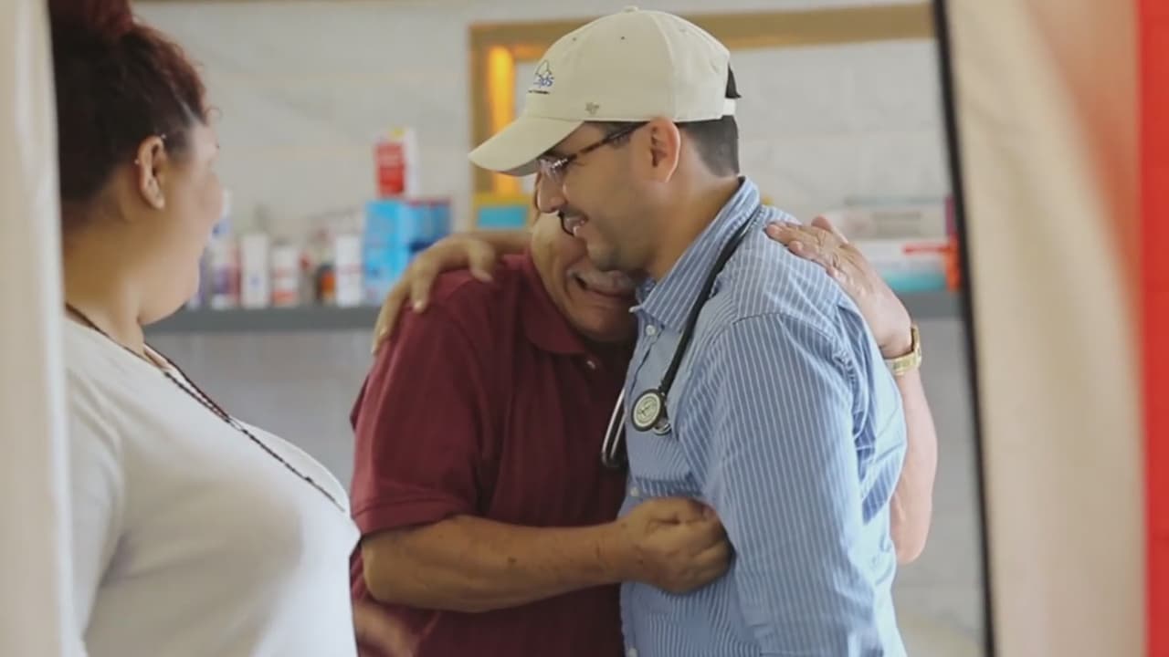 "El ángel del Oeste", un médico boricua que ofrece atención médica gratuita tras el huracán 'María'