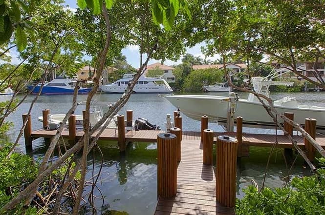 En el sur de la Florida, según confirmaron fuentes oficiales en México a Univision, Duarte operó a través del despacho de Janeiro, pero también de Moisés Mansur, un empresario que fue su amigo cercano desde la juventud y que ahora es acusado en México de ser su principal prestanombre.