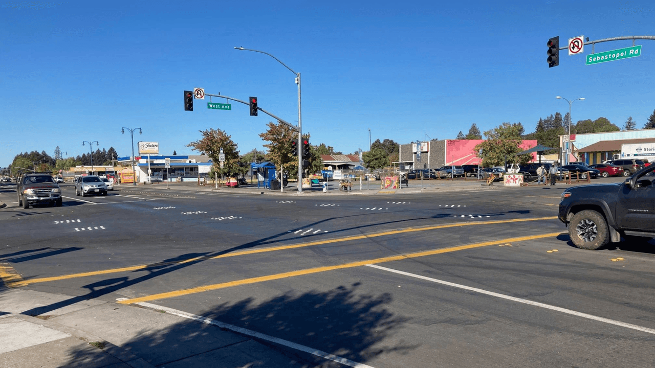 Para evitar los sideshows en Santa Rosa, las autoridades han instalado una especie de marcadores elevador sobre el pavimento conocidos en inglés como Bot-Dots, los cuales dificultan la realización de piruetas. Este tipo de dispositivos fueron instalados en el cruce de Sebastopol Ave. y West Ave.
<br>