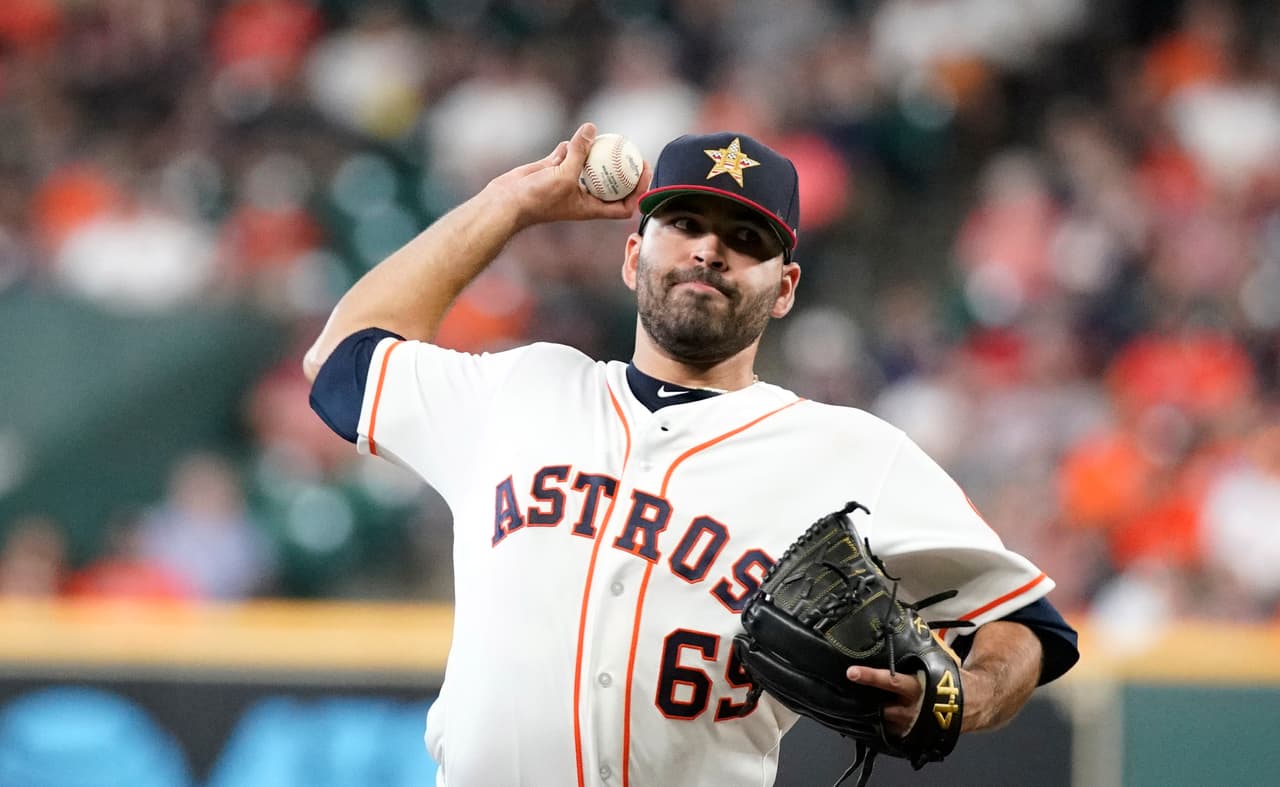 Debutó en Ligas Mayores el 2 de julio de 2019 contra los Colorado Rockies. Nació el primer día de mayo de 1995, en Mazatlán, Sinaloa.