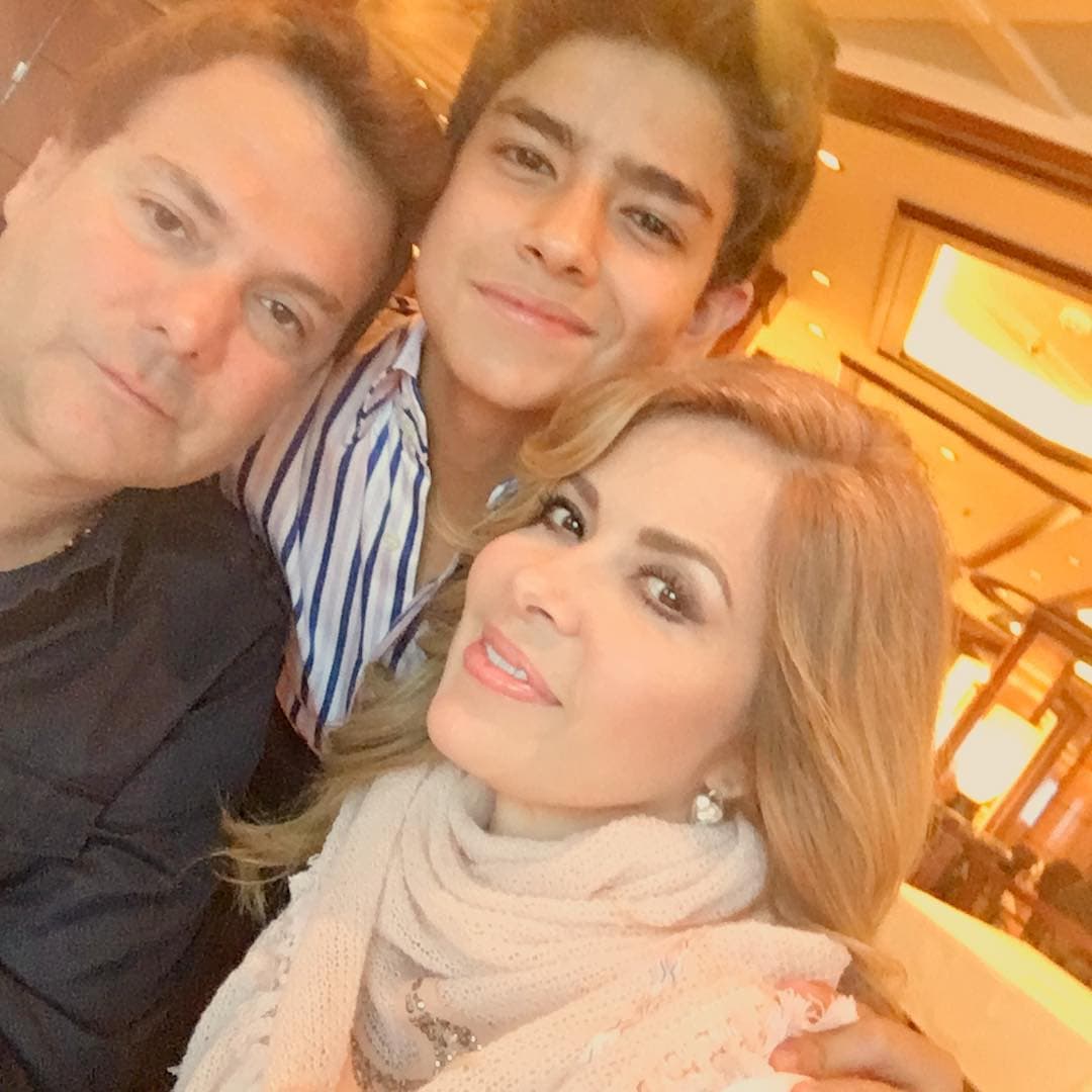 El primogénito de la interprete de ‘Pelo suelto’ mantiene una excelente relación con el esposo de Trevi, a quien considera su padre.