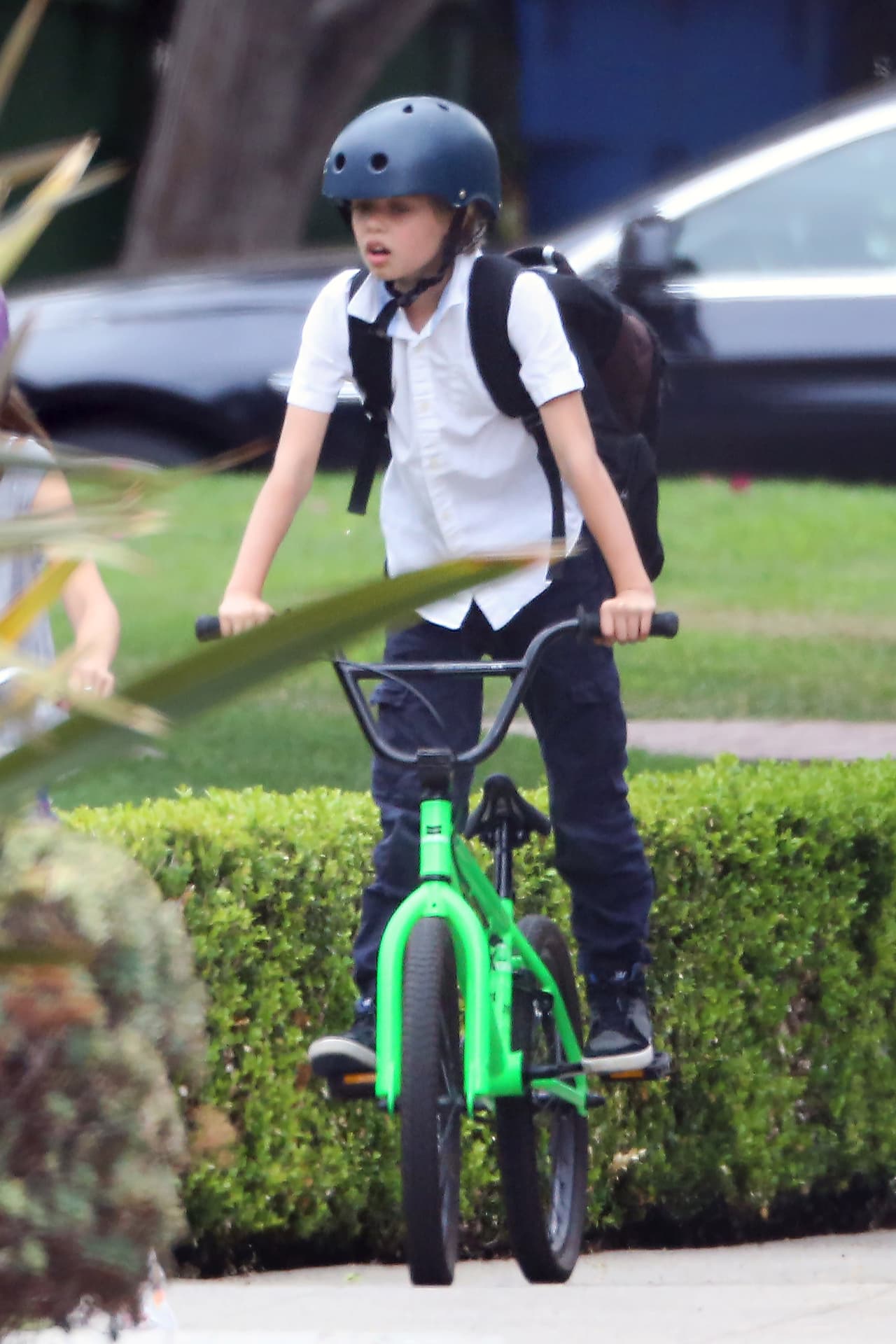 Muchos imaginarían ver a Shiloh jugar con muñecas, pero eso no es para ella.