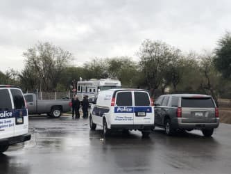<a href="https://www.facebook.com/phoenixazpolice/" target="_blank">La policía </a>y los bomberos proporcionaron asistencia médica, pero los menores de edad fueron declarados muertos en el lugar de los hechos. 
<br>