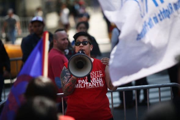 Día del Trabajador: En Nueva York, y en otras partes del país, miles de personas salieron a marchar por las calles por una reforma migratoria así como en defensa de los derechos de los trabajadores y salarios justos.