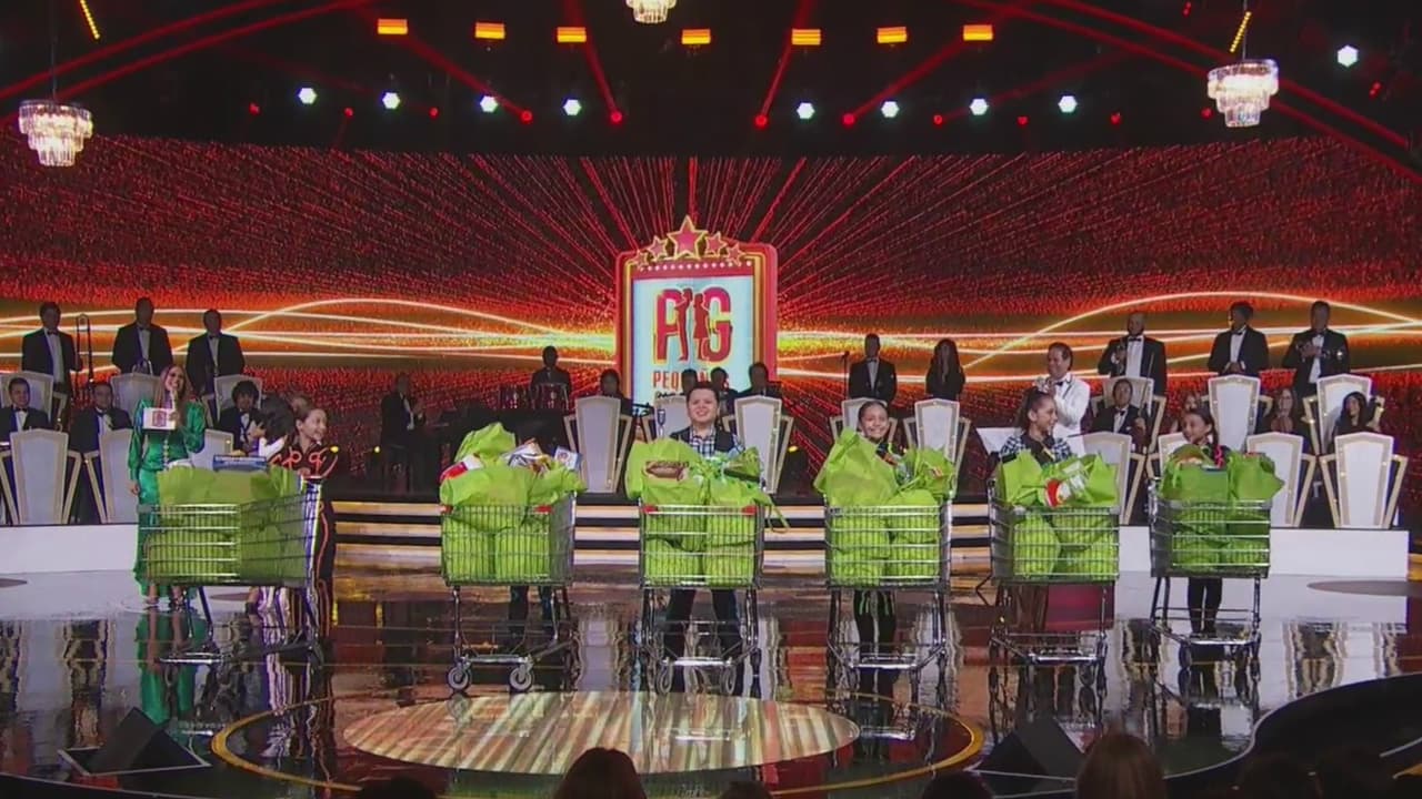 La cantante y su madre recibieron seis meses de supermercado, en carritos que fueron dirigidos por otros participantes del reality show.