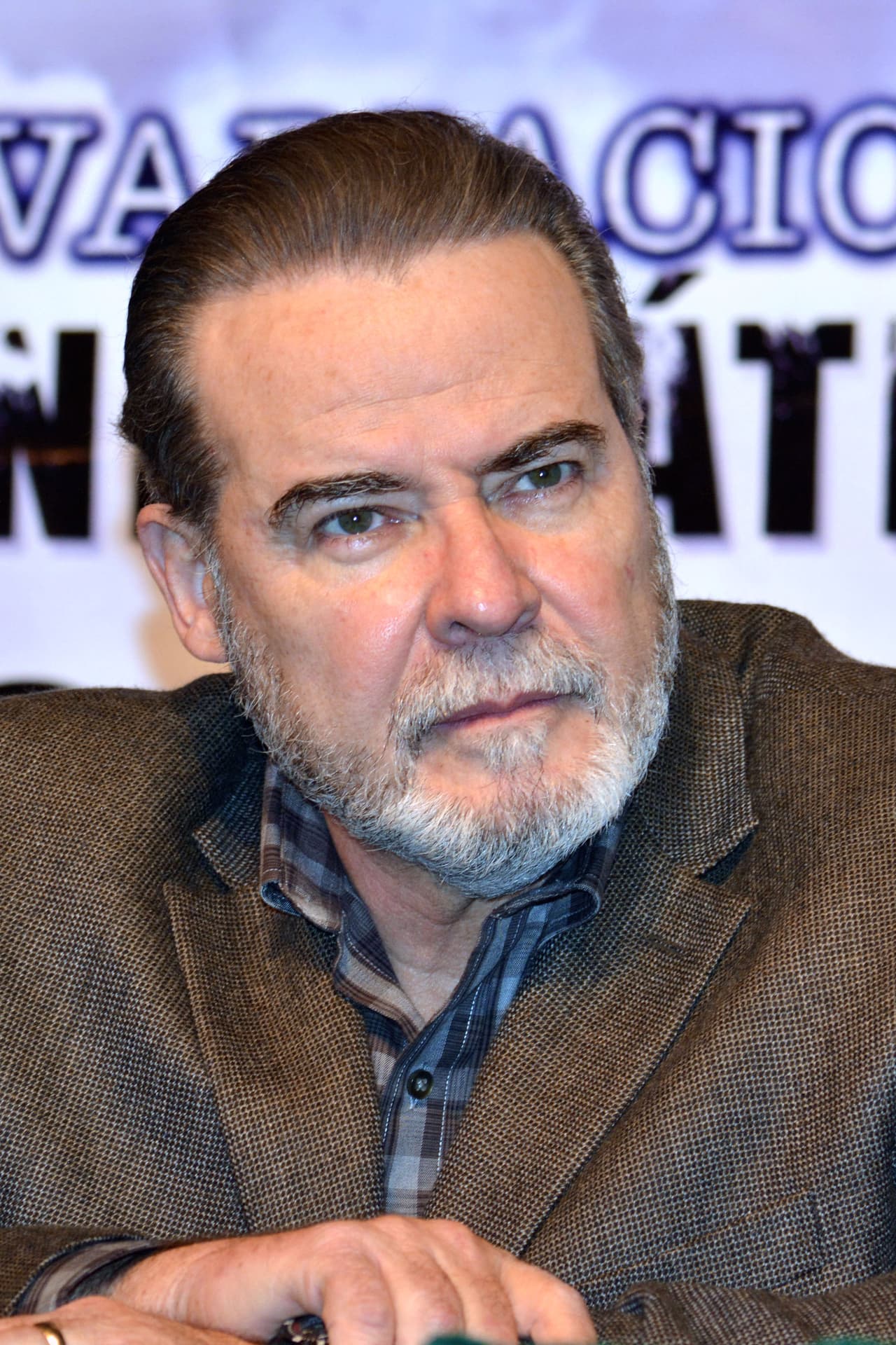 Le atinaste, es
<b><a href="http://www.univision.com/temas/cesar-evora">César Évora</a></b>, quien sigue levantando pasiones en mujeres de todas las generaciones.