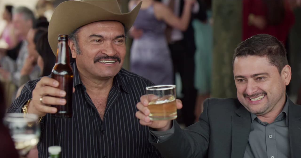 En la serie, además de los capos y familiares de los novios, pudimos ver que había funcionarios invitados a la boda.