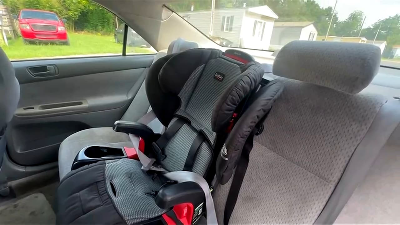 "Mamá, agarraron a mi papá": Denuncian que ICE dejó solo a un niño de 5 años en un carro en Alabama tras arrestar a su padre