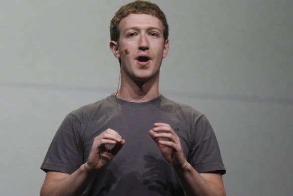 Según los documentos presentados para que Facebook entre al mercado, el salario de Mark, de casi $500 mil, se verá reducido a un dólar, a petición suya, a partir del 1 de enero de 2013 si las autoridades deciden dar luz verde a la red social.