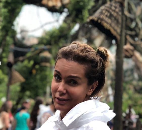 Durante una entrevista para 
<a href="https://www.univision.com/entretenimiento/sabine-moussier-queda-fuera-del-ojo-publico-por-el-dano-que-sufrio-al-caer-a-una-piscina-sin-agua" target="_blank">Univision Entretenimiento,</a> en febrero de 2018, Sabine recordó la lesión que sufrió durante el melodrama protagonizado por Angelique Boyer y David Zepeda.