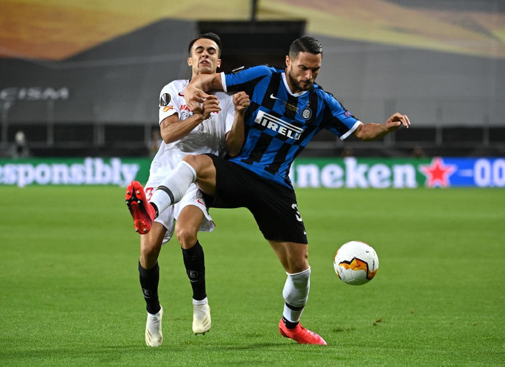 Hacia los 30’ de juego, el partido ya era de ida y vuelta; ambas escuadras generaban oportunidades.