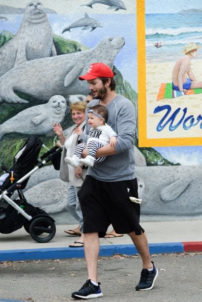 Llevaba una moderna cinta en la cabeza.