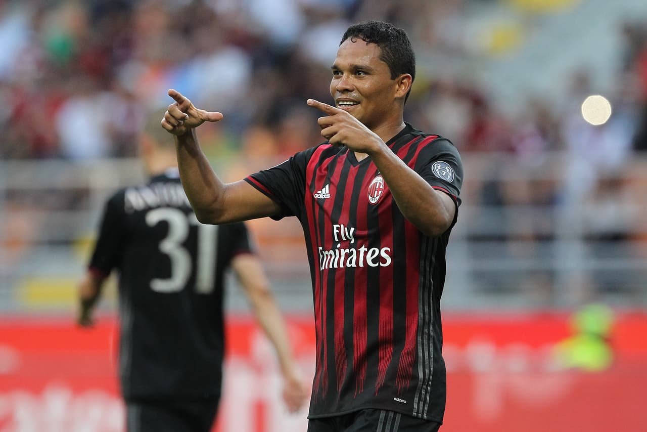 En el Milan, Carlos Salcedo tendrá enfrente al Colombiano Carlos Bacca quien en el duelo de la fecha 1 de la Serie A se destapó con un Hat-Trick en los 87 minutos que jugó.