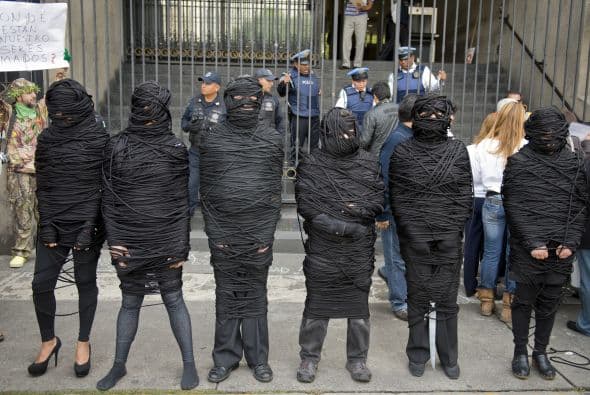 Víctimas de la violencia vinculadas con el Movimiento por la Paz con Justicia y Dignidad (MPJD), se manifestaron ante la Secretaría de Gobernación contra la "omisión" de las autoridades para hacerles justicia.