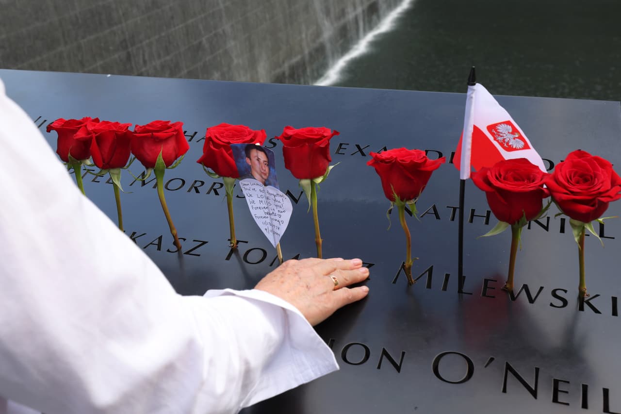 Se espera que el himno nacional sea entonado por Shereen Pimentel, una recién graduada de Julliard, quien ha participado en musicales de Broadway como West Side Story y el Rey León.